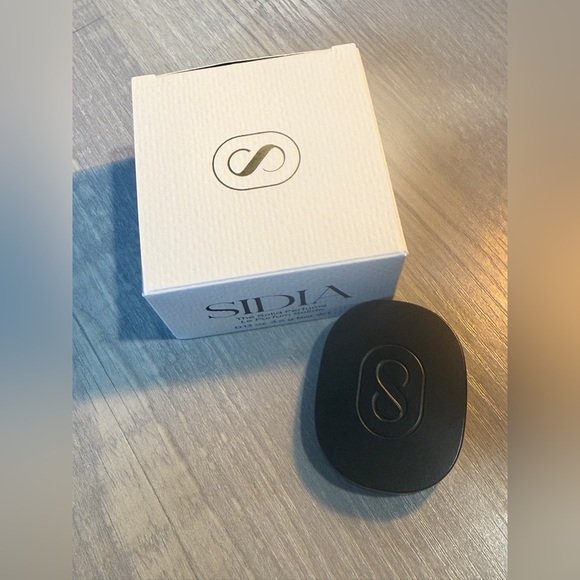 SIDIA Braless Solid Perfume 0.13 oz NIB | Luxury Solid Fragrance | Vanilla Musk - Picture 3 of 10